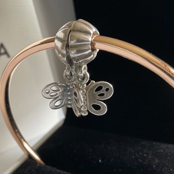 A pair of Pandora butterflies dangling Friends for Ever charm - Picture 2 of 5